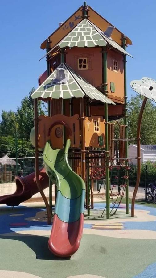 Mobilhome Vias Plage Dans Camping 外观 照片