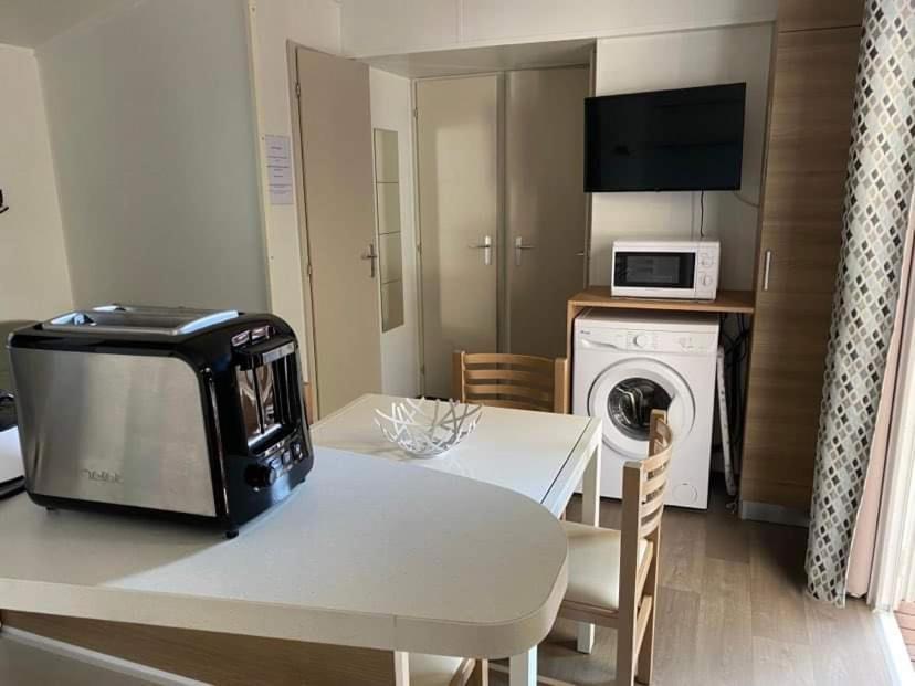 Mobilhome Vias Plage Dans Camping 外观 照片